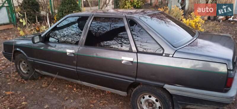 Седан Renault 21 1988 в Луцке