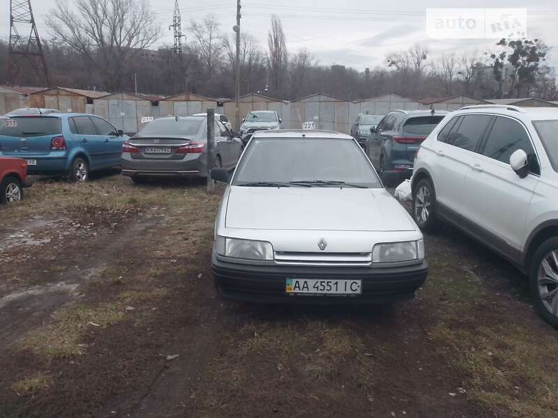 Седан Renault 21 1988 в Киеве