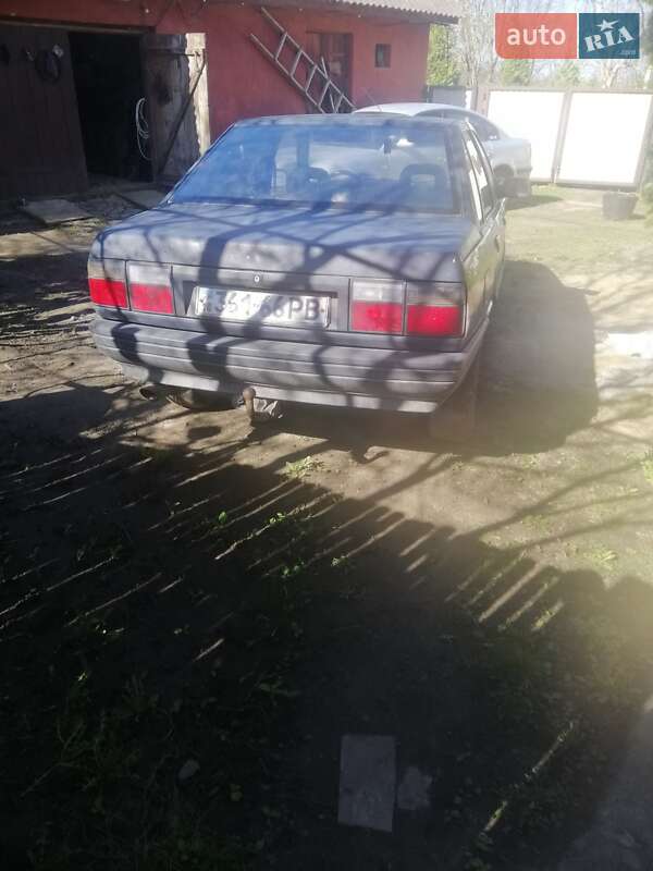 Седан Renault 21 1988 в Ровно