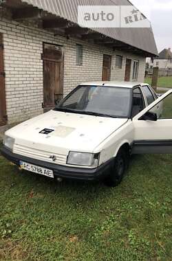 Седан Renault 21 1986 в Луцьку