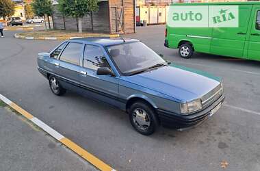 Седан Renault 21 1989 в Бучі