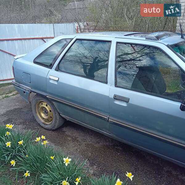 Хэтчбек Renault 21 1990 в Ладыжине