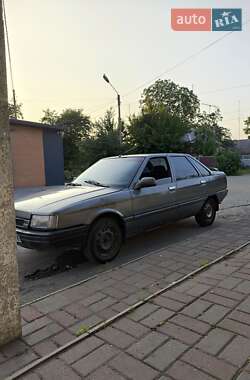 Седан Renault 21 1986 в Лозовій