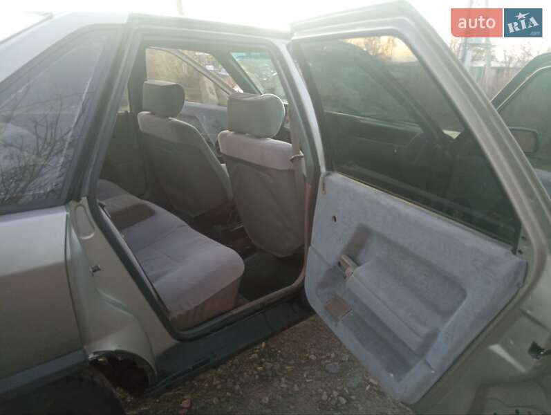 Седан Renault 21 1988 в Радивилове