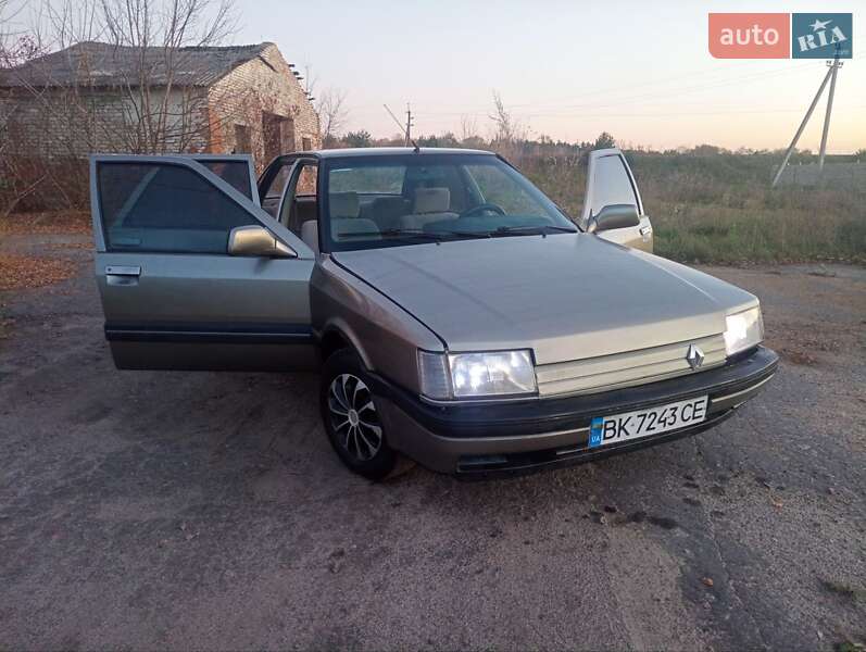 Седан Renault 21 1988 в Радивилове