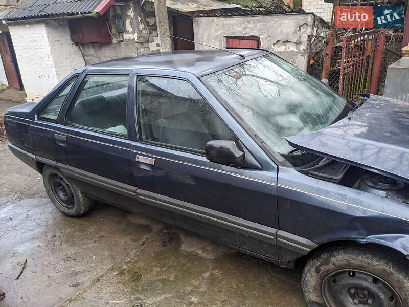 Седан Renault 21 1990 в Ровно
