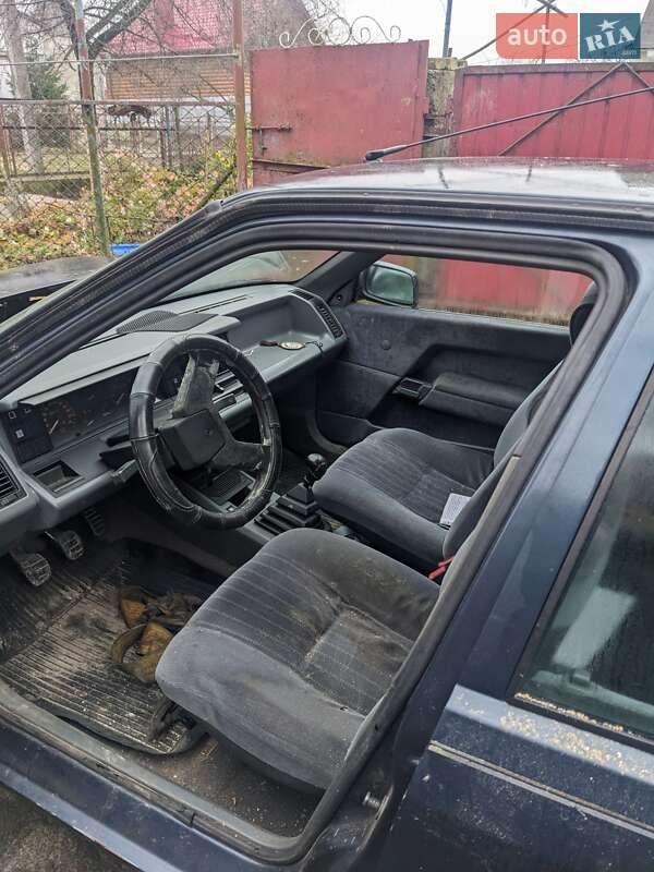 Седан Renault 21 1990 в Ровно