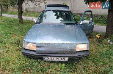 Седан Renault 21 1987 в Великому Березному