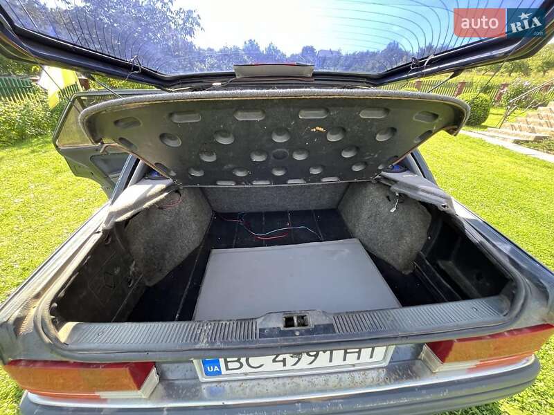 Хэтчбек Renault 25 1986 в Львове