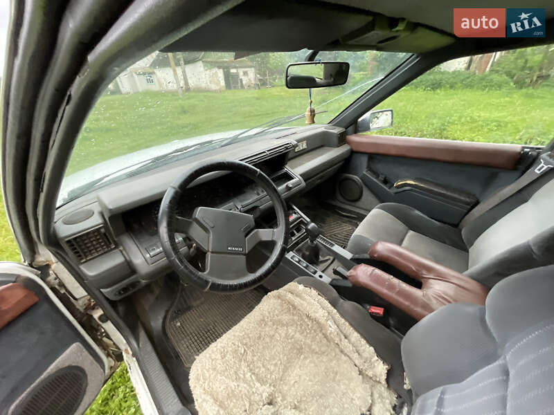 Хэтчбек Renault 25 1991 в Прилуках