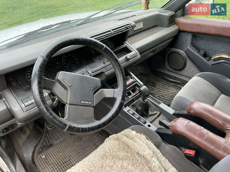 Хэтчбек Renault 25 1991 в Прилуках
