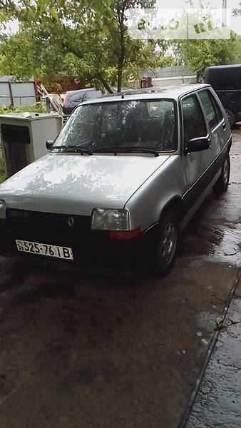 Седан Renault 5 1989 в Ровно