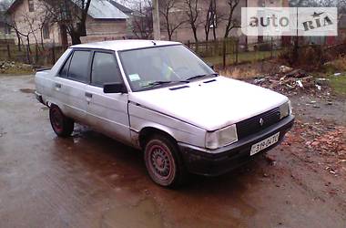 Седан Renault 9 1983 в Бориславі
