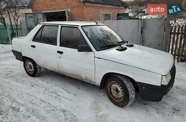 Седан Renault 9 1988 в Карловке