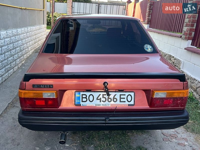 Седан Renault 9 1985 в Вишневце