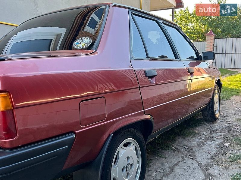 Седан Renault 9 1985 в Вишневце