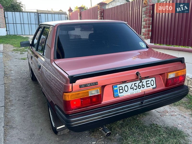 Седан Renault 9 1985 в Вишневце