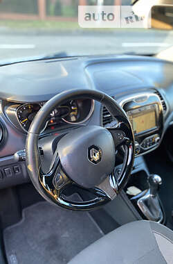 Позашляховик / Кросовер Renault Captur 2014 в 