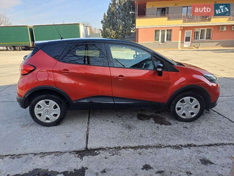 Внедорожник / Кроссовер Renault Captur 2016 в Ужгороде