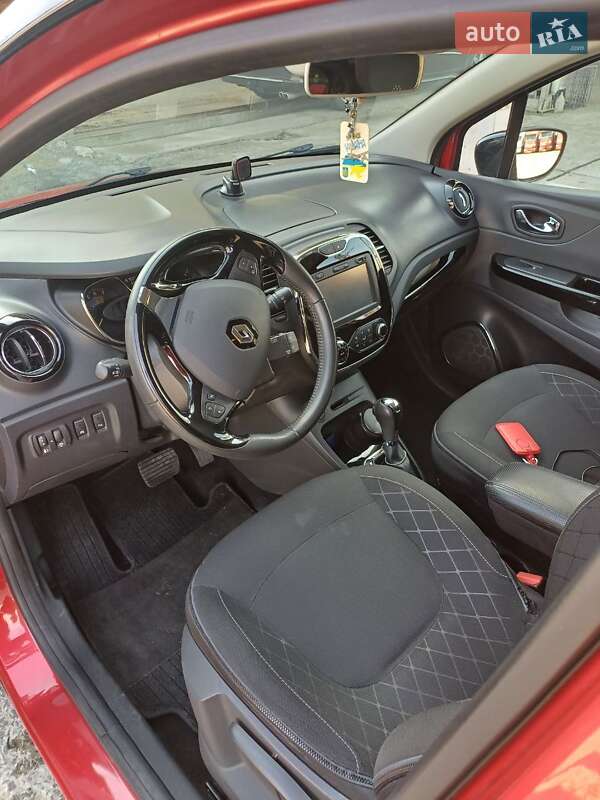 Внедорожник / Кроссовер Renault Captur 2016 в Ужгороде
