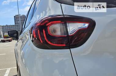 Позашляховик / Кросовер Renault Captur 2018 в 