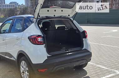 Позашляховик / Кросовер Renault Captur 2018 в 