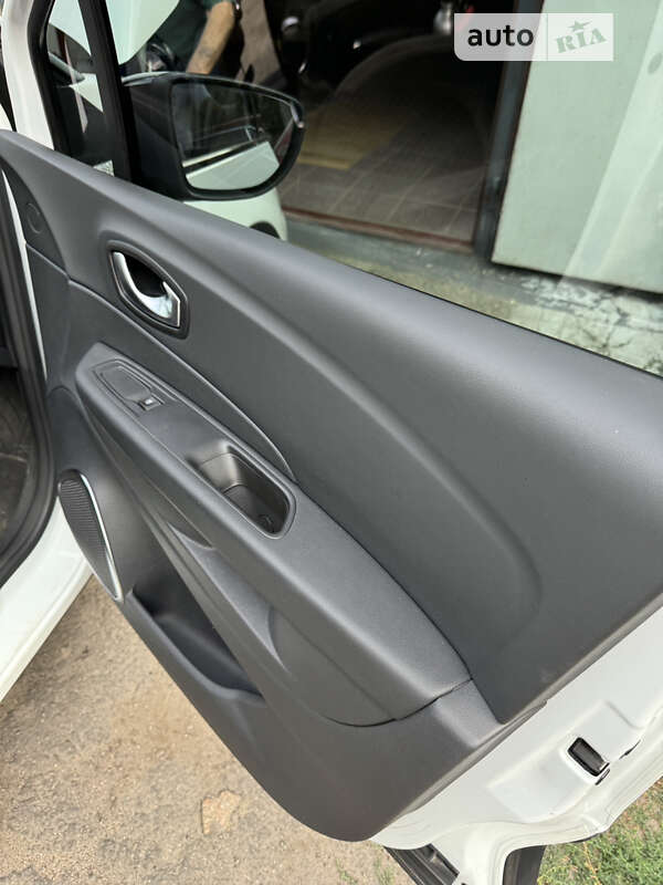 Позашляховик / Кросовер Renault Captur 2019 в Запоріжжі фото 17 Позашляховик / Кросовер Renault Captur 2019 в Запоріжжі