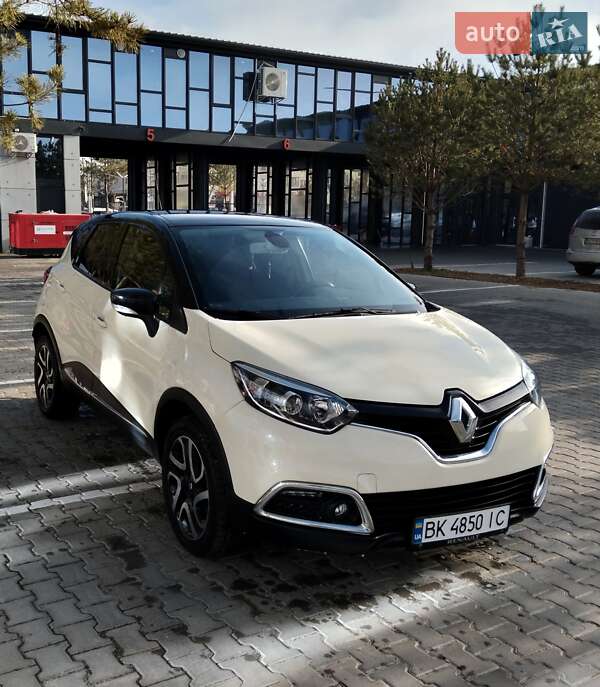 Позашляховик / Кросовер Renault Captur 2016 в 