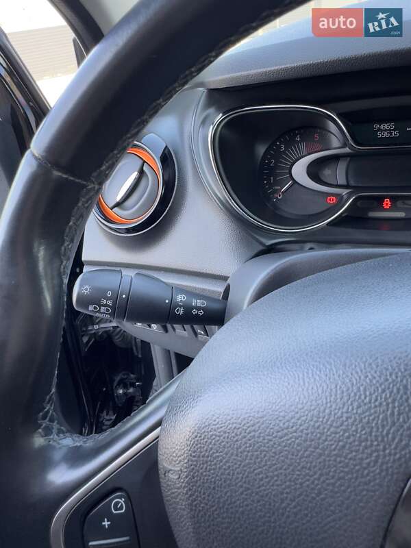Внедорожник / Кроссовер Renault Captur 2016 в Каменец-Подольском