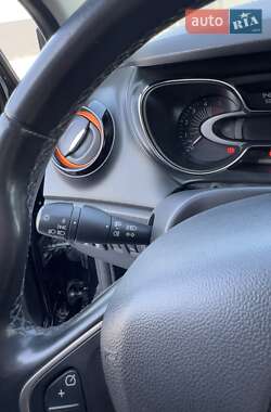 Внедорожник / Кроссовер Renault Captur 2016 в 