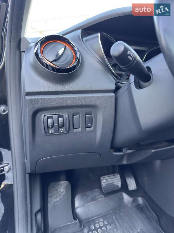 Внедорожник / Кроссовер Renault Captur 2016 в Каменец-Подольском