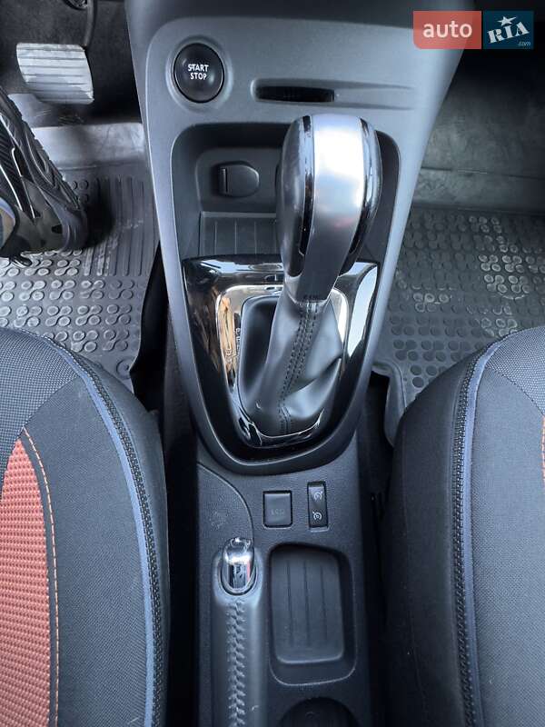Внедорожник / Кроссовер Renault Captur 2016 в Каменец-Подольском