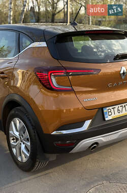 Позашляховик / Кросовер Renault Captur 2021 в 