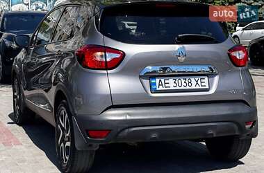 Позашляховик / Кросовер Renault Captur 2016 в 
