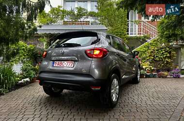 Внедорожник / Кроссовер Renault Captur 2016 в 