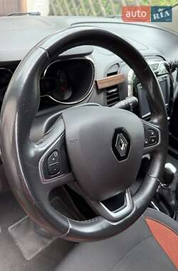 Позашляховик / Кросовер Renault Captur 2016 в 