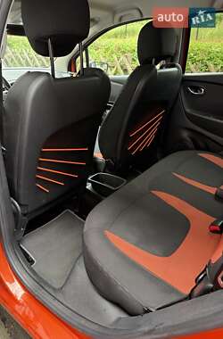 Позашляховик / Кросовер Renault Captur 2016 в 
