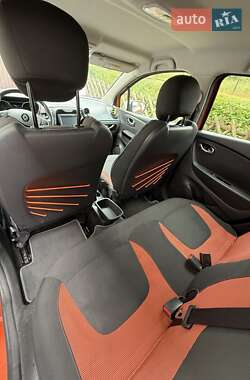 Позашляховик / Кросовер Renault Captur 2016 в 