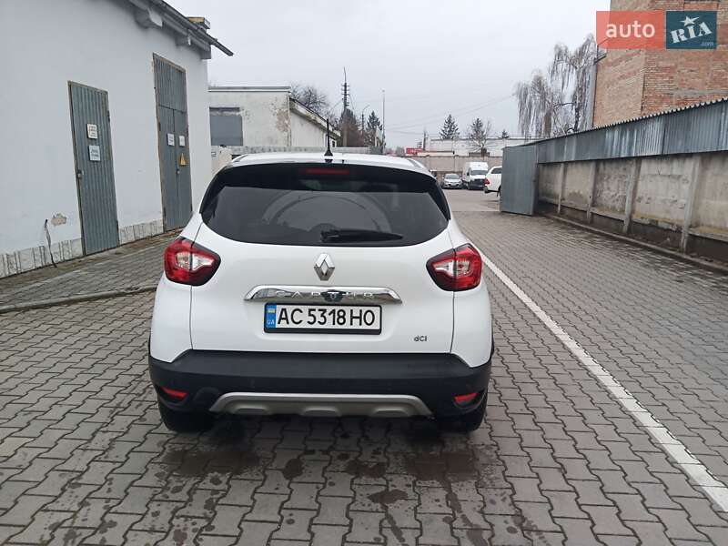 Внедорожник / Кроссовер Renault Captur 2016 в Луцке