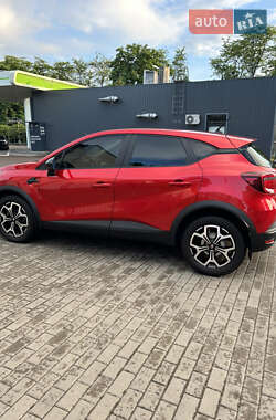 Позашляховик / Кросовер Renault Captur 2021 в 