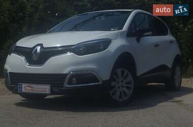 Позашляховик / Кросовер Renault Captur 2016 в 