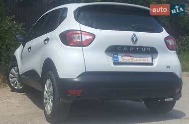 Позашляховик / Кросовер Renault Captur 2016 в 