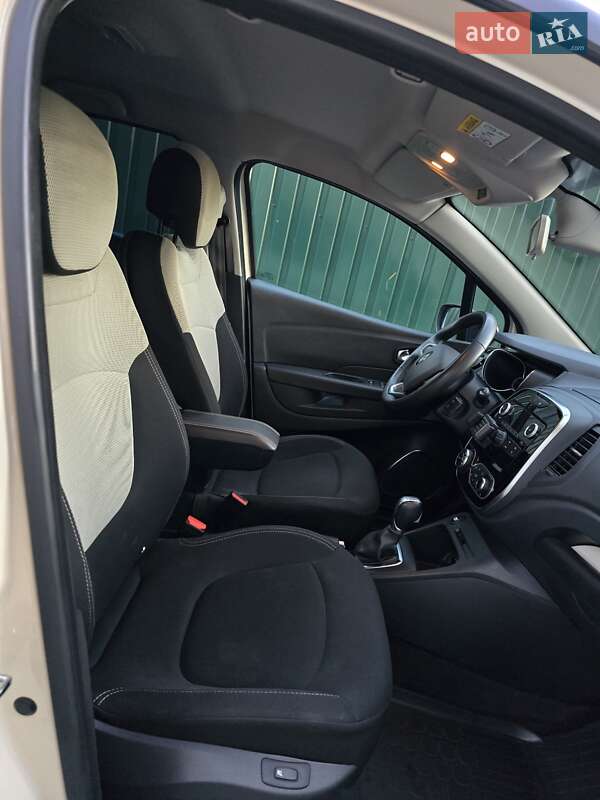 Внедорожник / Кроссовер Renault Captur 2019 в Киеве