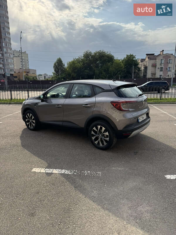 Внедорожник / Кроссовер Renault Captur 2023 в Киеве