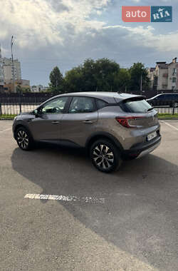 Внедорожник / Кроссовер Renault Captur 2023 в 