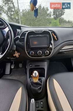Внедорожник / Кроссовер Renault Captur 2017 в 
