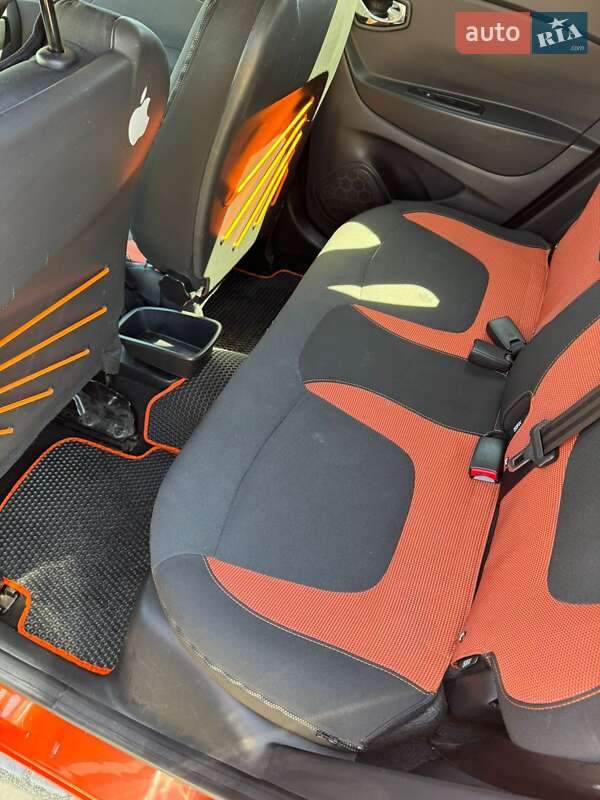 Внедорожник / Кроссовер Renault Captur 2014 в Киеве