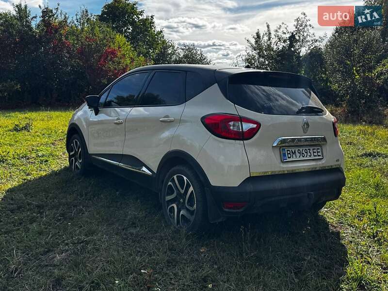 Позашляховик / Кросовер Renault Captur 2014 в Ромнах