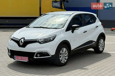 Позашляховик / Кросовер Renault Captur 2015 в 