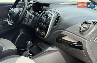 Позашляховик / Кросовер Renault Captur 2015 в 